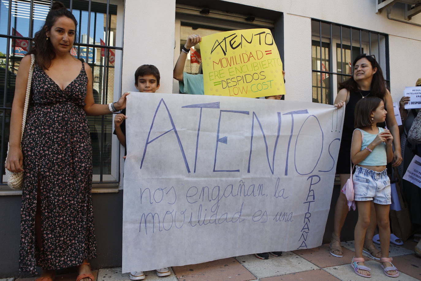 Los trabajadores de Catelsa y Atento se echan a la calle en Cáceres