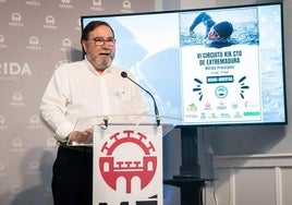 Antonio Marín, delegado de Deportes, en la presentación del Campeonato Extremeño de Aguas Abiertas.