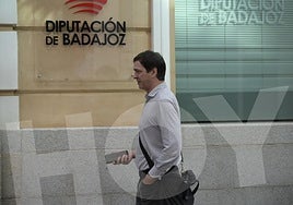 David Azagra llega esta mañana a la Diputación de Badajoz.