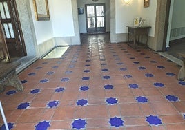 Entrada al Parador de Mérida con las nuevas baldosas artesanales.