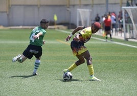 Final por el ascenso a Primera Extremeña entre el Fútbol Playa Badajoz y Belenense en el campo federativo de San Roque.