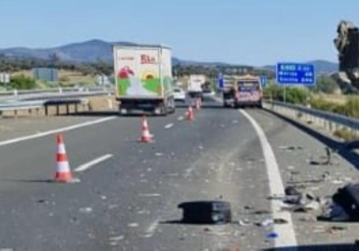 Una niña de 10 años y un joven de 17, entre los heridos en el choque entre un camión y un furgón en la A-66 cerca de Aldea del Cano