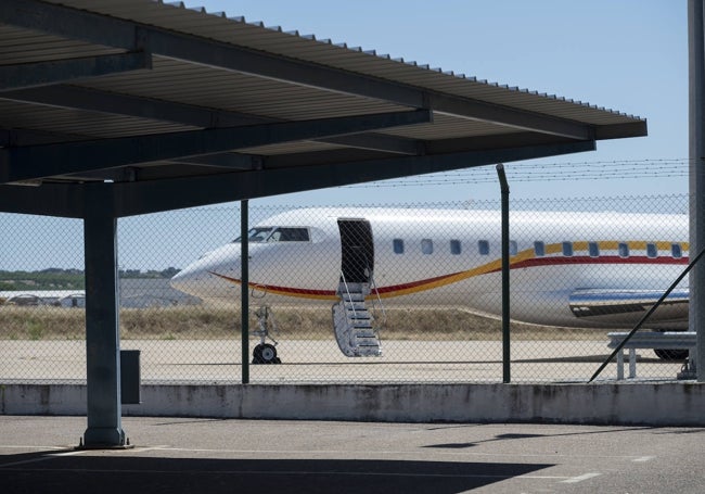 Jet privado en el que ha viajado el cantante hasta el aeropuerto de Badajoz.