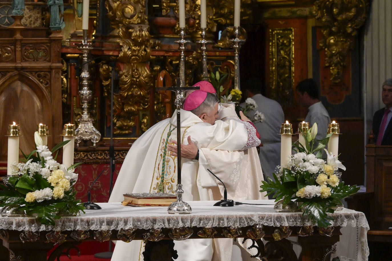 Fotos de la eucaristía celebrada por el nuevo arzobispo de Mérida-Badajoz, José Rodríguez Carballo