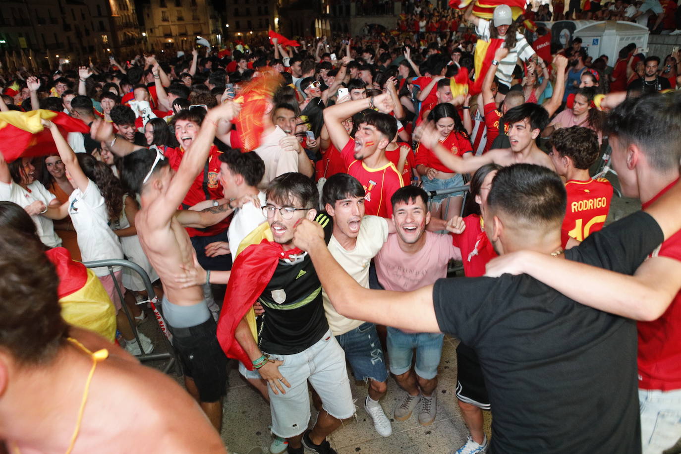 Celebración de la victoria de España en Cáceres