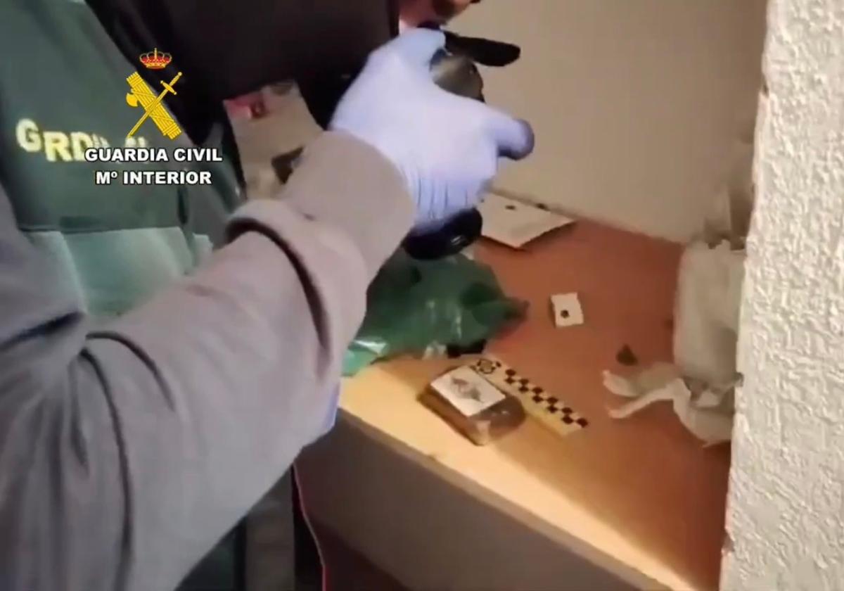 La Guardia Civil detiene a tres personas por tráfico de drogas en Cáceres