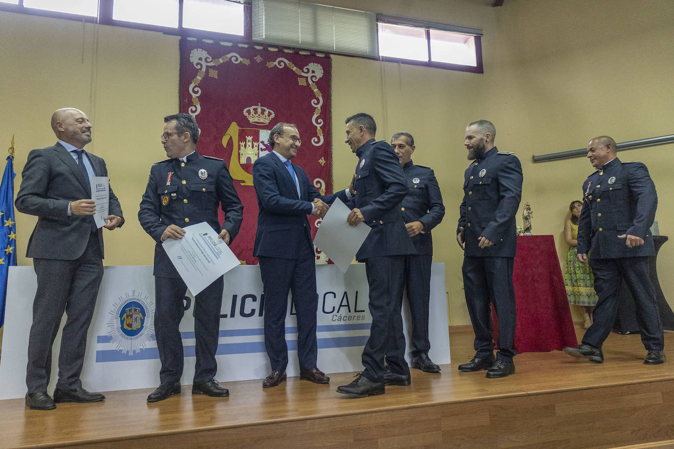 Así ha sido la entrega de distinciones a la Policía Local del Cáceres