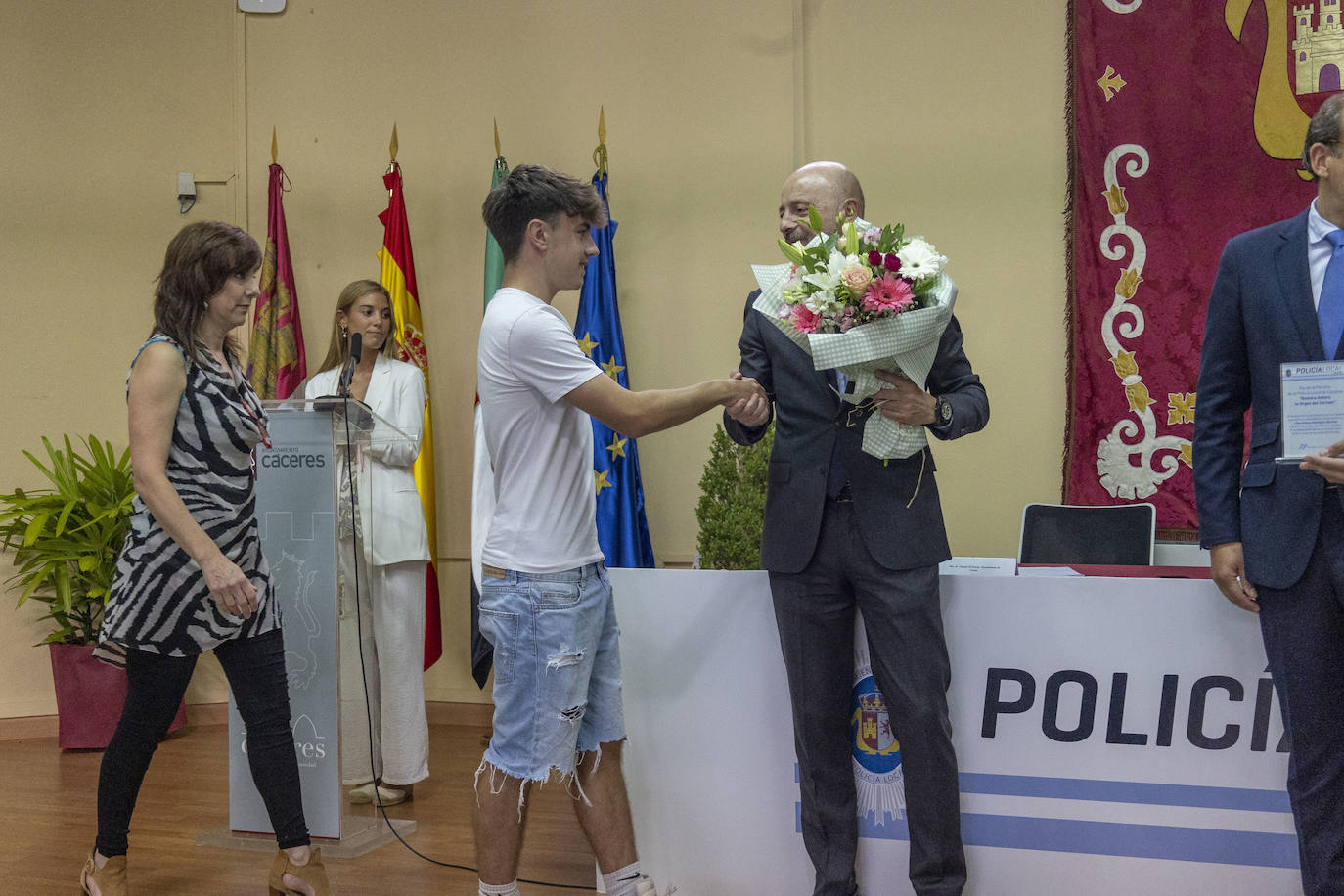 Así ha sido la entrega de distinciones a la Policía Local del Cáceres