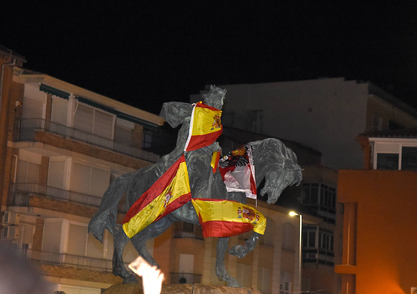 Euforia en Plasencia por la victoria de La Roja