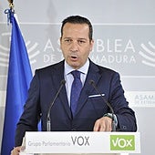 El portavoz de Vox en la Asamblea afirma que Higuero «mintió a los extremeños»