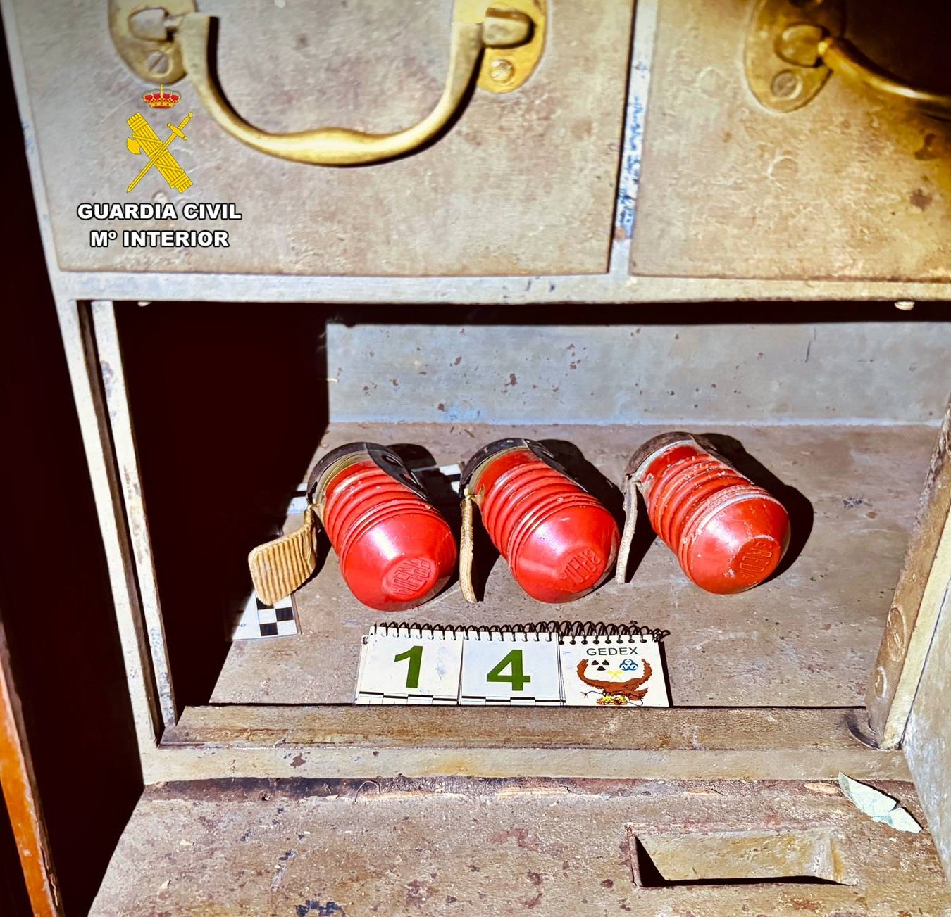 Fotografía de las granadas de mano en la vivienda de Zafra.