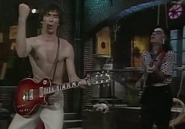 Robe, en el set de grabación de Plástic de TVE, junto a Salo.