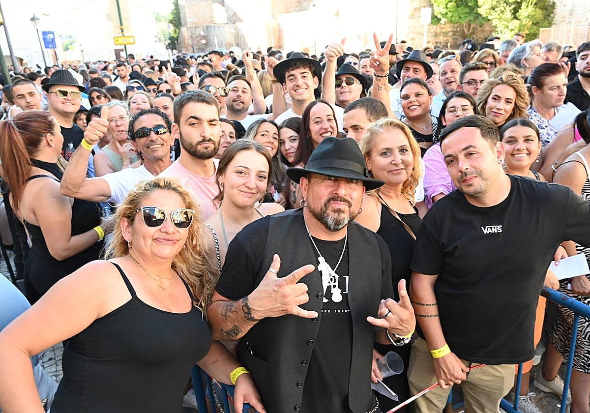 Los barrieros llenaron la plaza de San José haciendo cola.