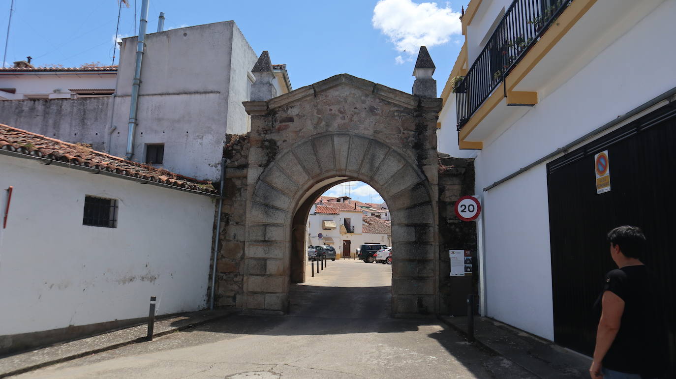 Puerta de Valencia de Alcántara