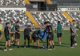 Los jugadores del Badajoz continúan con los entrenamientos de pretemporada.