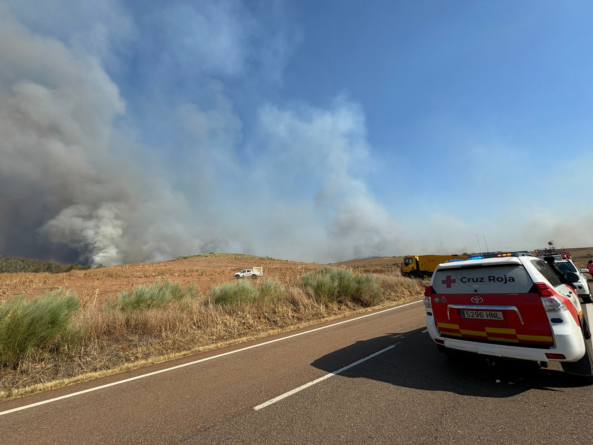 Equipos de emergencias desplazados a las zonas afectadas por los fuegos