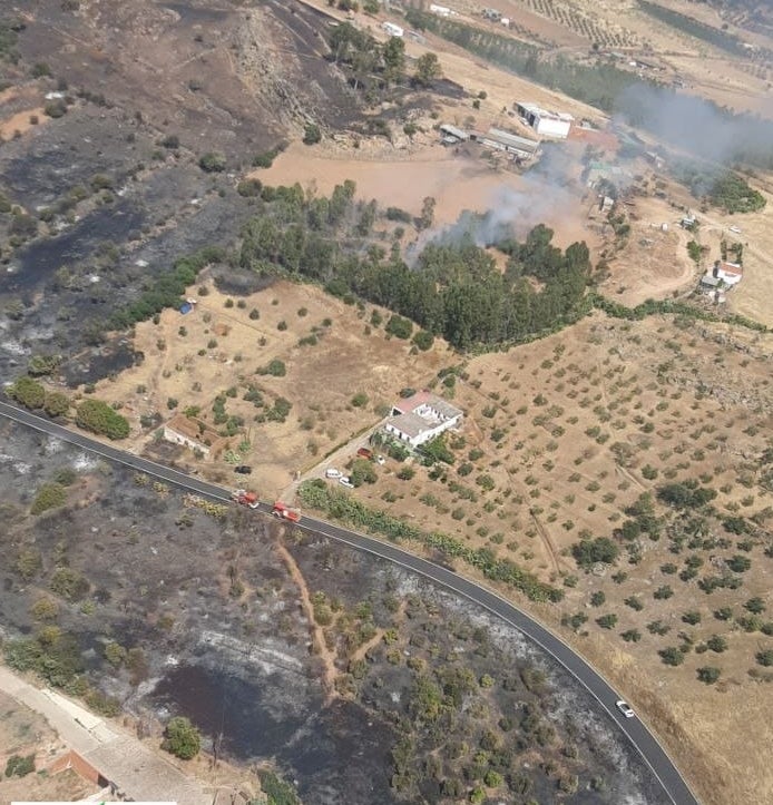 Zona afectada en el incendio localizado en la población de Alange. 