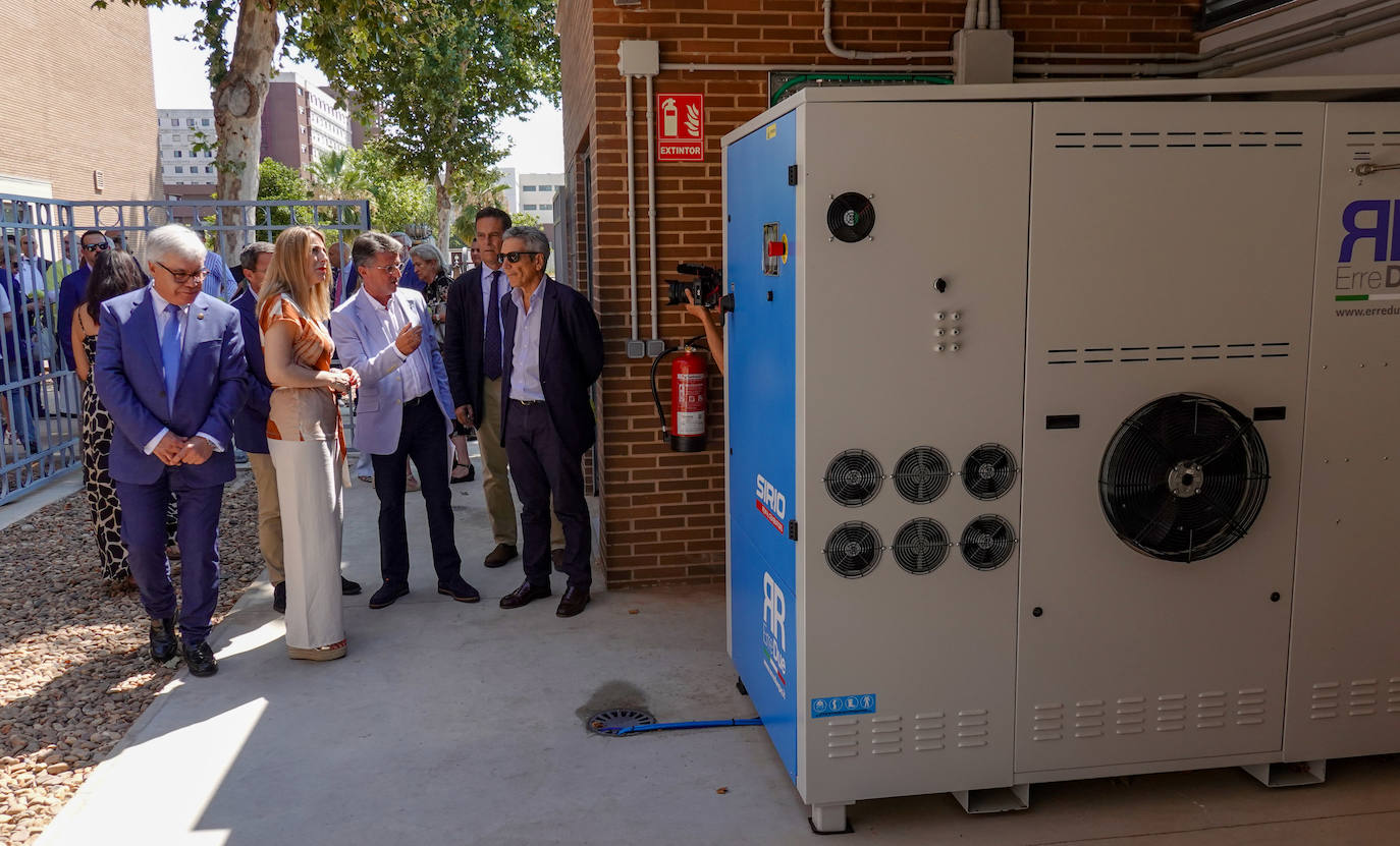 Así ha sido la presentación de las placas fotovoltaicas en la UEx