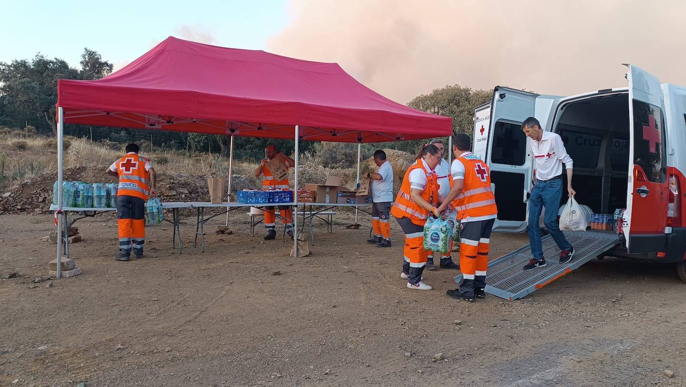 Imagen del incendio forestal registrado en el término municipal pacense de Puebla del Maestre