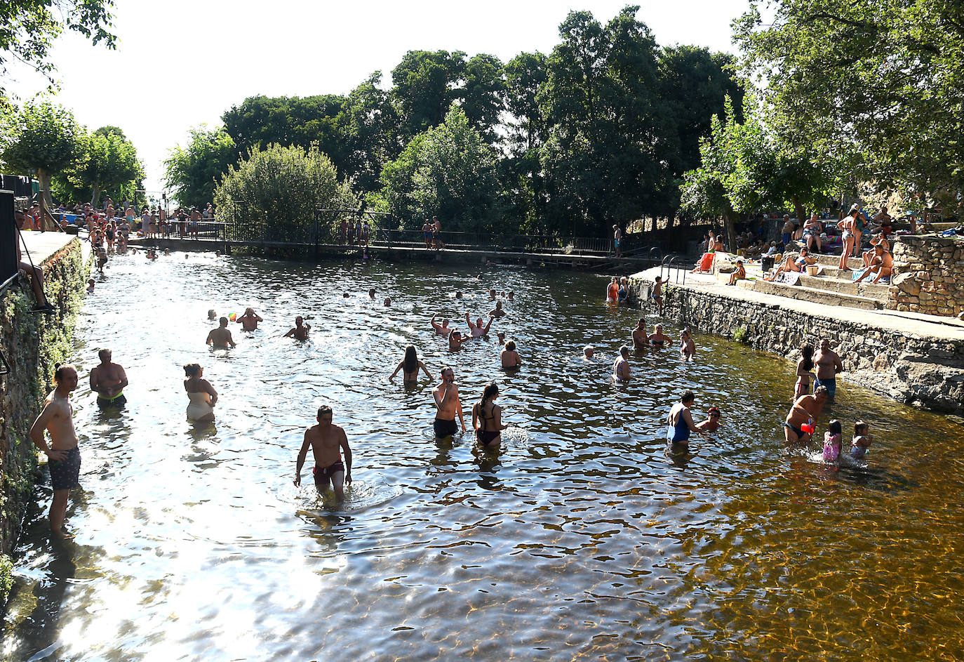 Piscina natural de Casas del Monte.