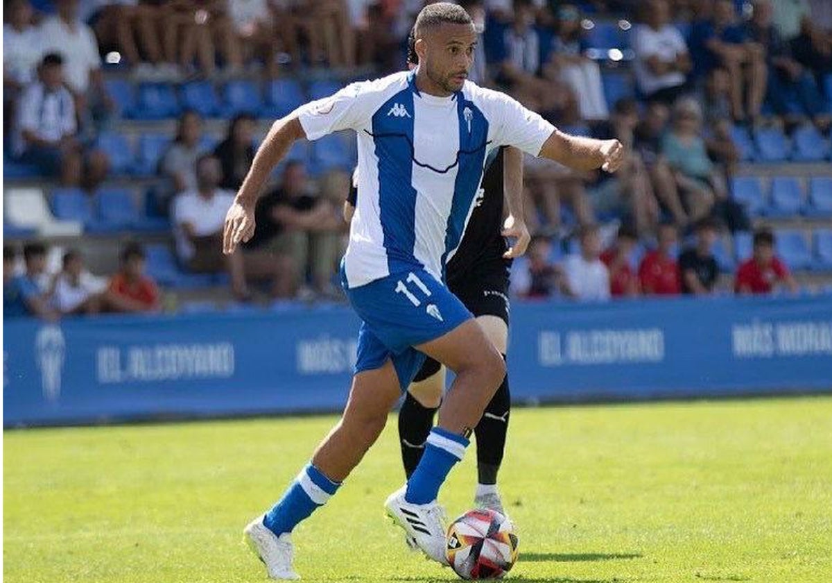 Pablo Ganet durante un partido con el Alcoyano.