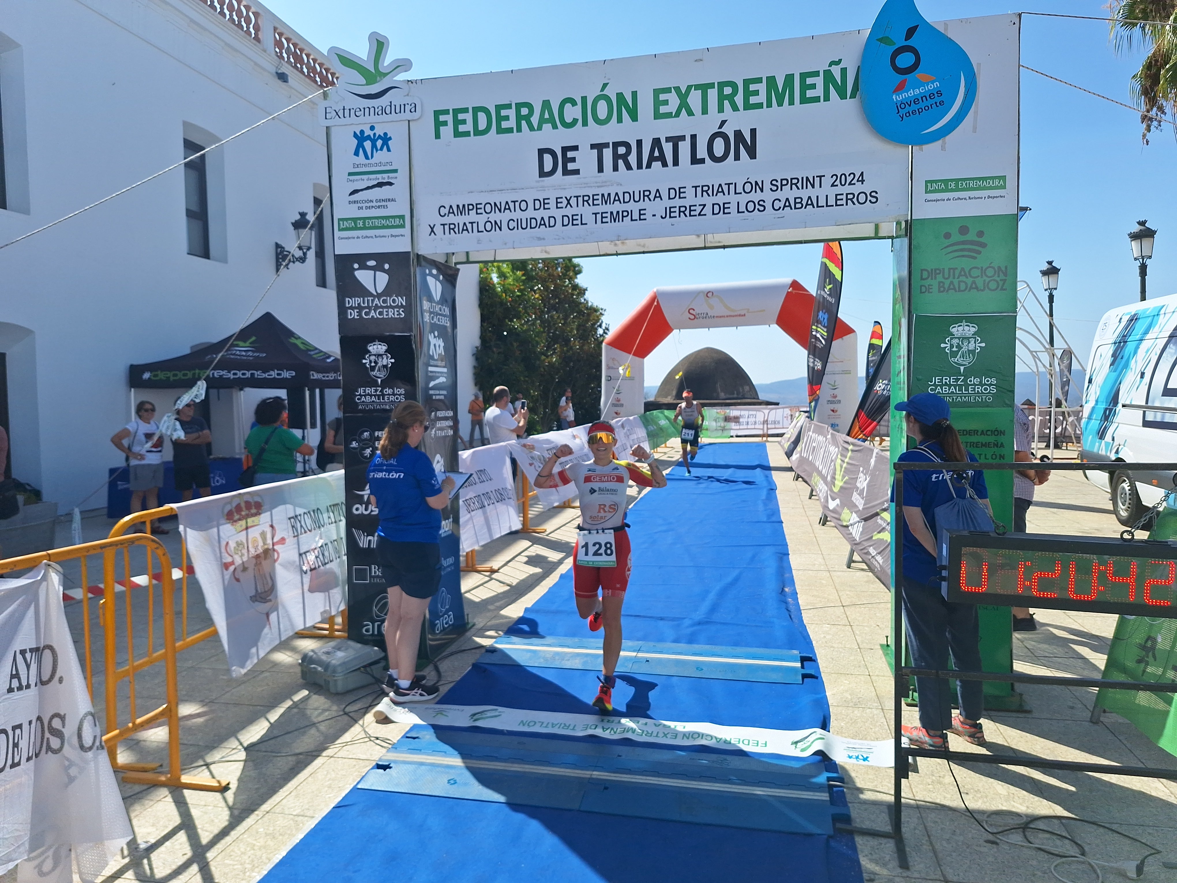 Nieves cruzando la meta