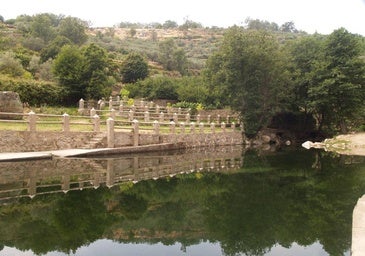 Ingresado en la UCI el hombre que se precipitó desde 4 metros a la piscina de Aldeanueva