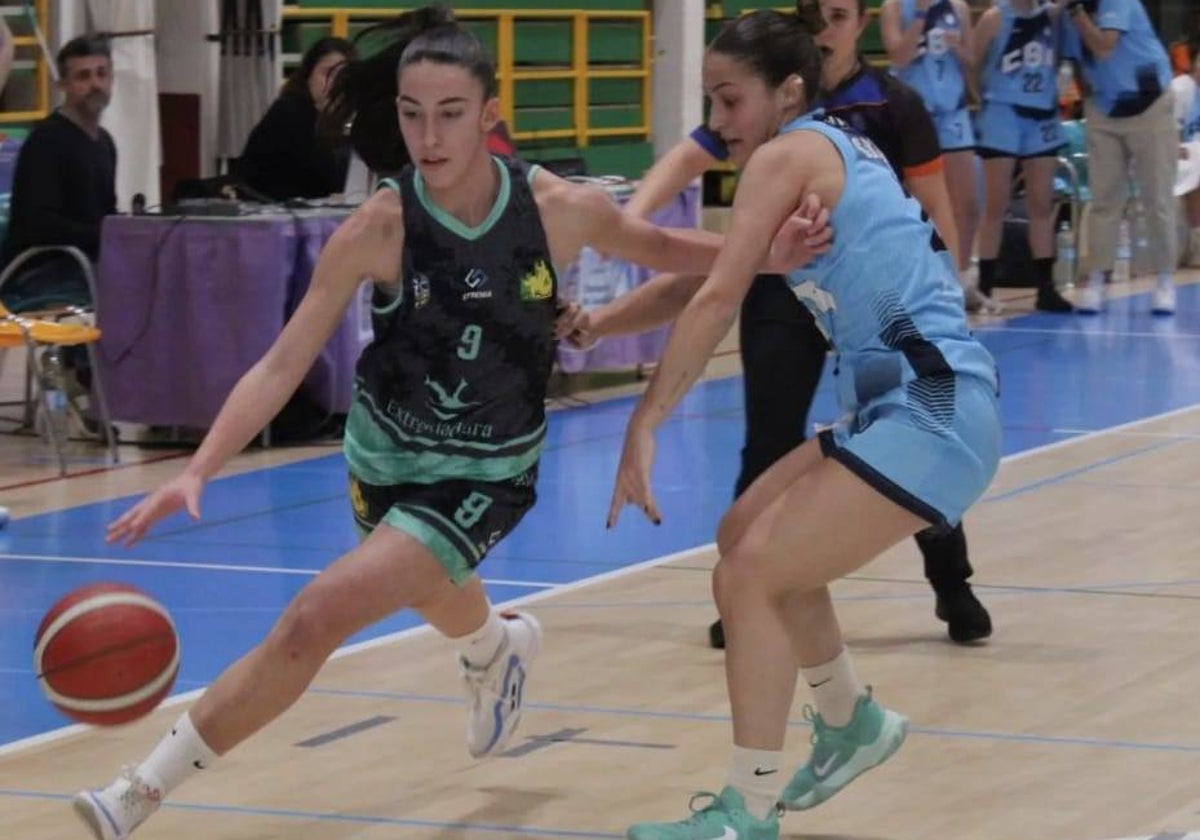 Blanca Rosco en un partido con el filial del Al-Qázeres.