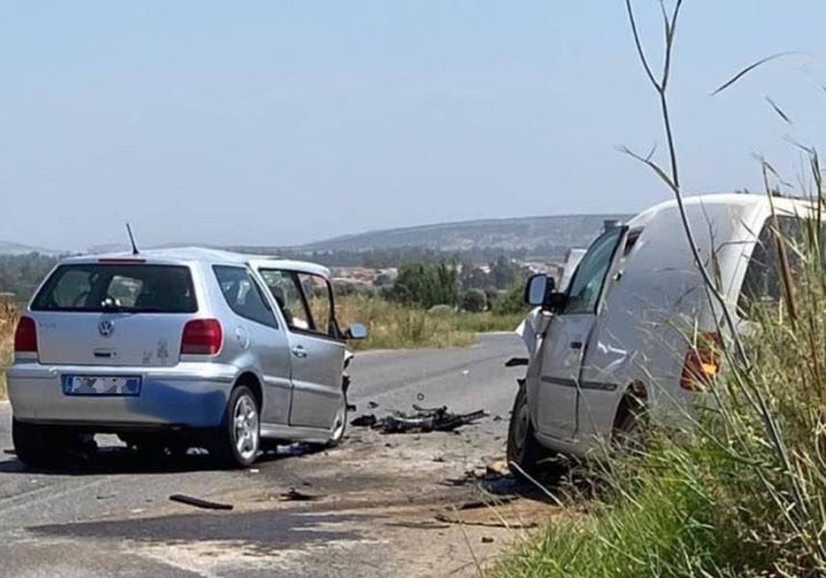 La parte frontal del vehículo ocupado por el fallecido ha quedado destrozada.