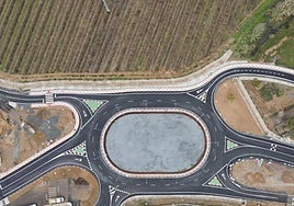 Glorieta en la carretera EX-209.