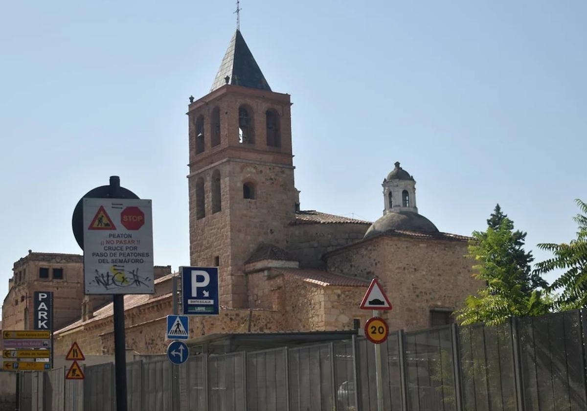 Entrada del aparcamiento junto a la Basílica de Santa Eulalia