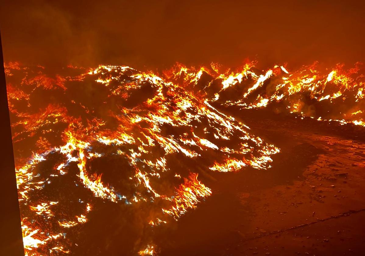 Fotos | Así ha sido el llamativo incendio en Lobón