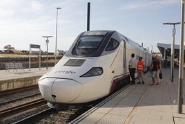 El tren Sevilla-Madrid se retrasa más de dos horas por «incidencias técnicas»