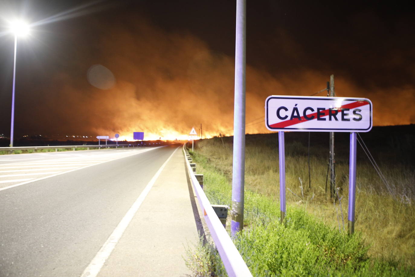 Así ha sido el incendio próximo a la Cañada y el Ceres Golf