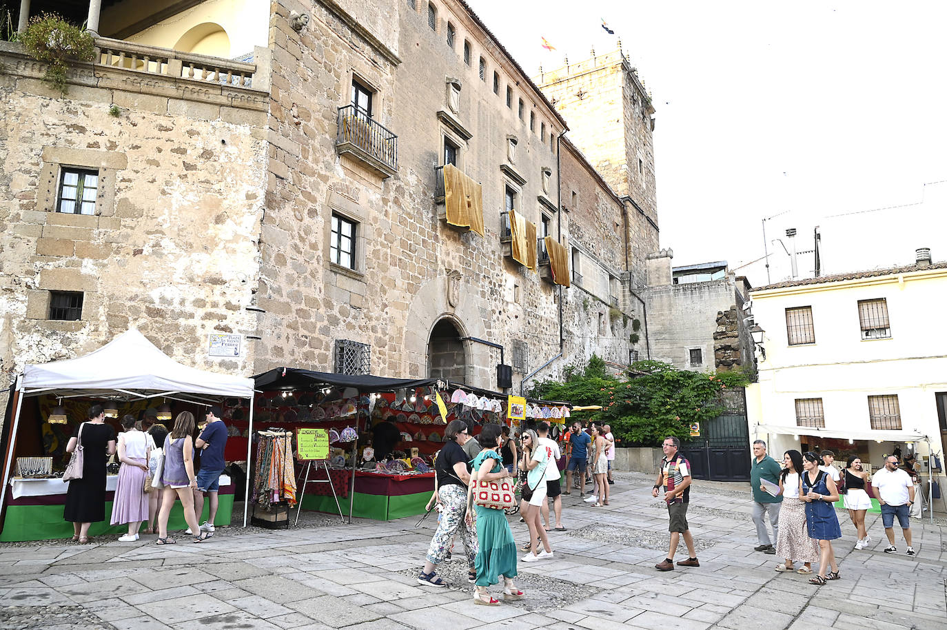Fotos | Plasencia disfruta de un Lunes Menor repleto de música