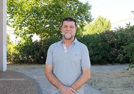 Joaquín Valhondo, presidente de la Federación Distrito Norte, en el exterior de la sede.