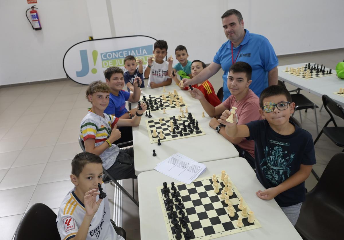 Los participantes en el taller de ajedrez celebrado esta semana en San Fernando.