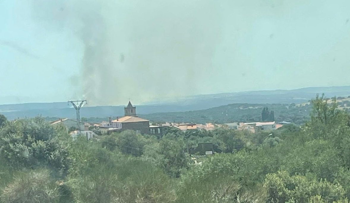 El humo es visible desde Villamesías