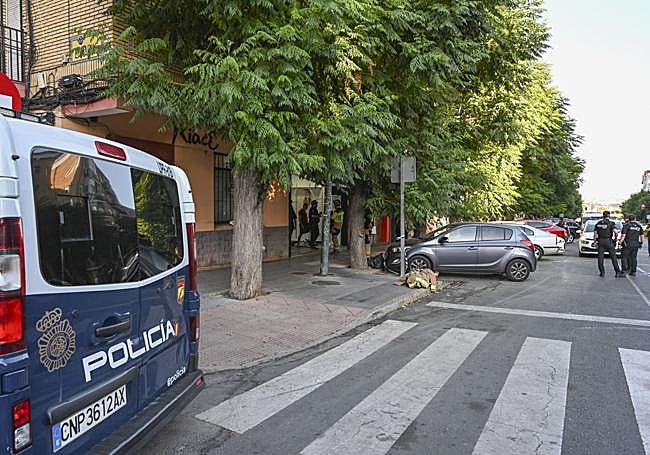 Al lugar acudieron bomberos, policías, una ambulancia del SES y efectivos de Cruz Roja.