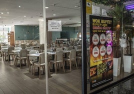 El establecimiento clausurado, el Wok Bufet del centro comercial Conquistadores.