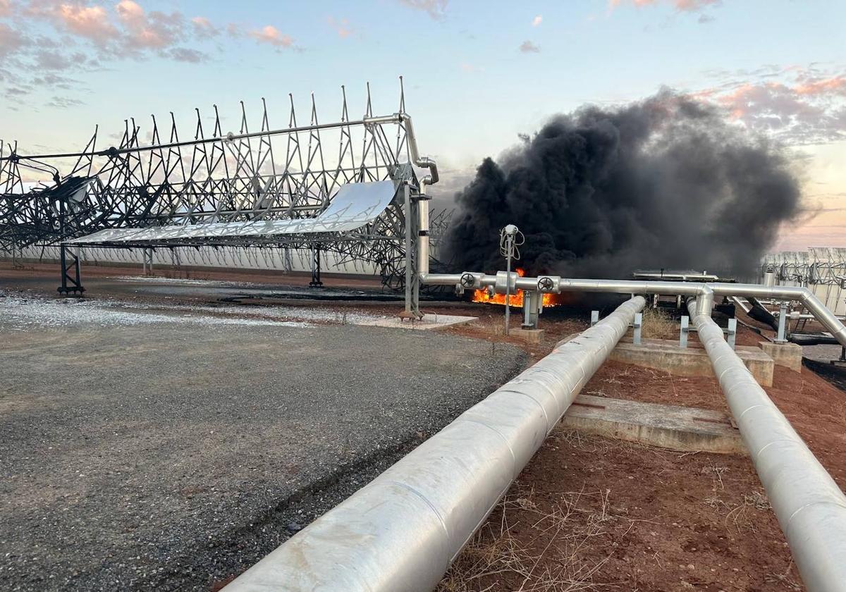 Llamas en las instalaciones de la termosolar de La Garrovilla.