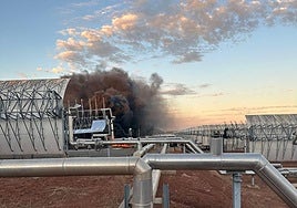 Imágenes del incendio que se ha originado en la planta termosolar de La Garrovilla