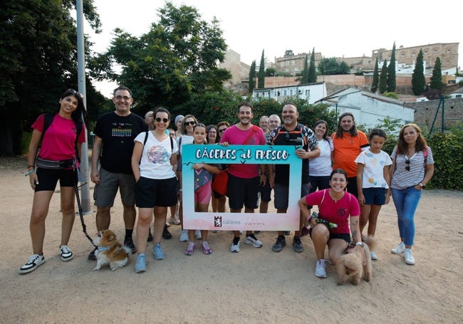 Participantes en la ruta por la Ribera del Marco organizada dentro del programa 'Cáceres al fresco'.