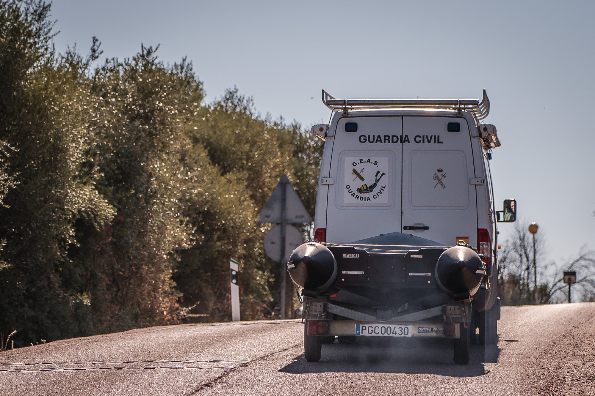 Operativo desplegado en Los Canchales para buscar al desaparecido en el embalse