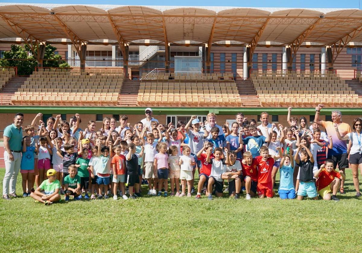 Niños participantes en uno de los tres turnos de los campamentos de verano de la FMD.