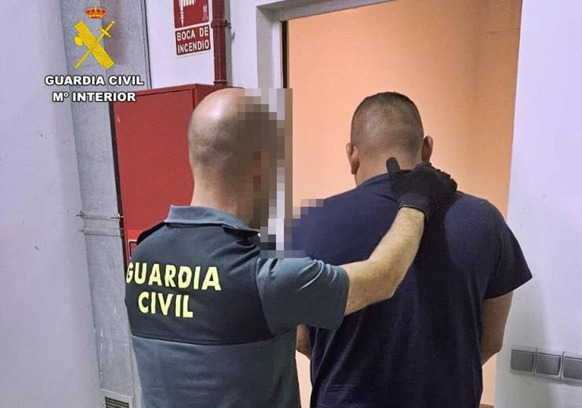 Uno de los detenidos.