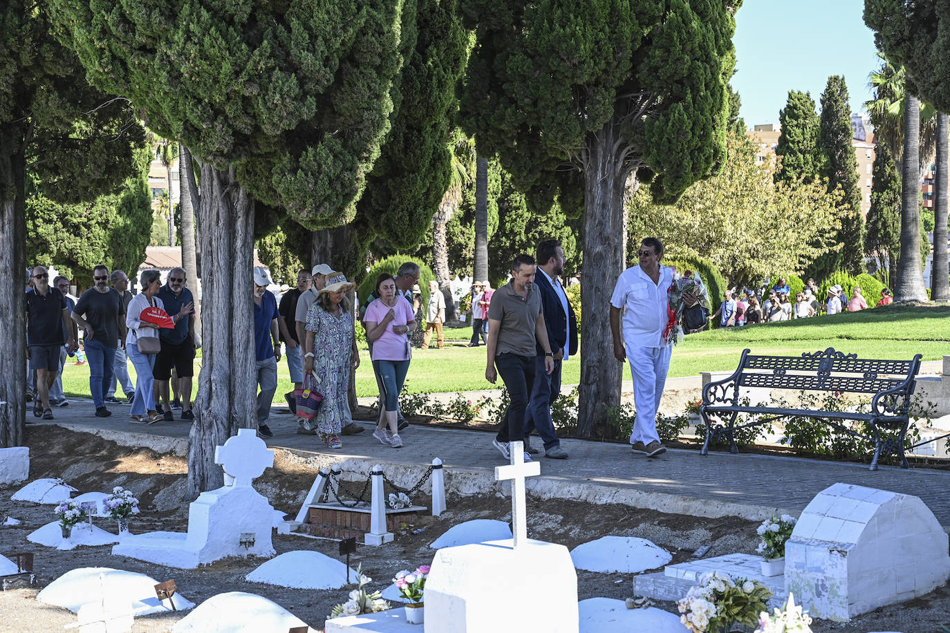 Acto en el cementerio viejo a las víctimas de matanza de Badajoz