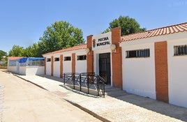 Acceso a la piscina municipal de Solana de los Barros.