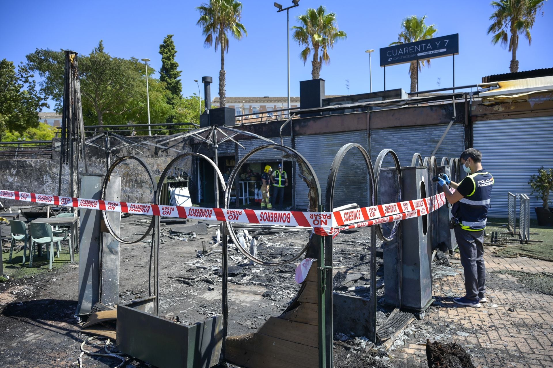 Fotos | Así ha quedado la terraza del bar del río Guadiana en Badajoz