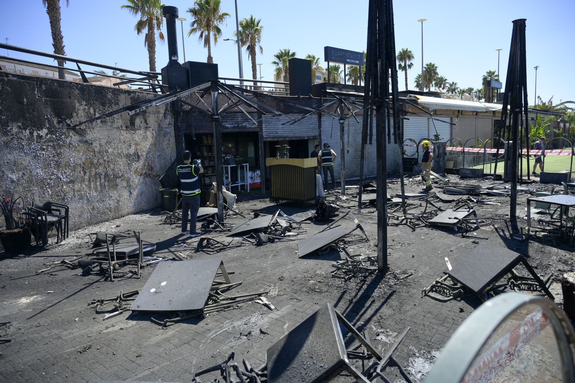 Fotos | Así ha quedado la terraza del bar del río Guadiana en Badajoz